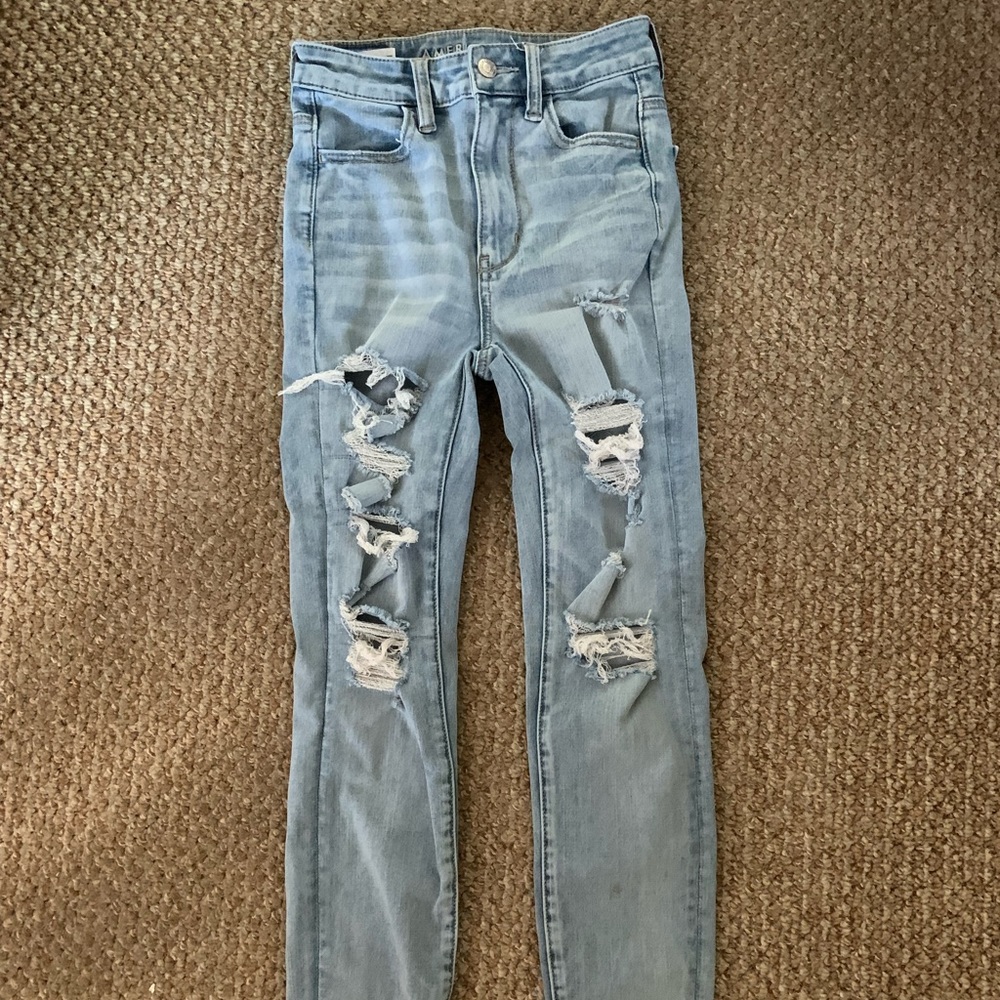 AMERICAN EAGLE RIPPED JEANS💙